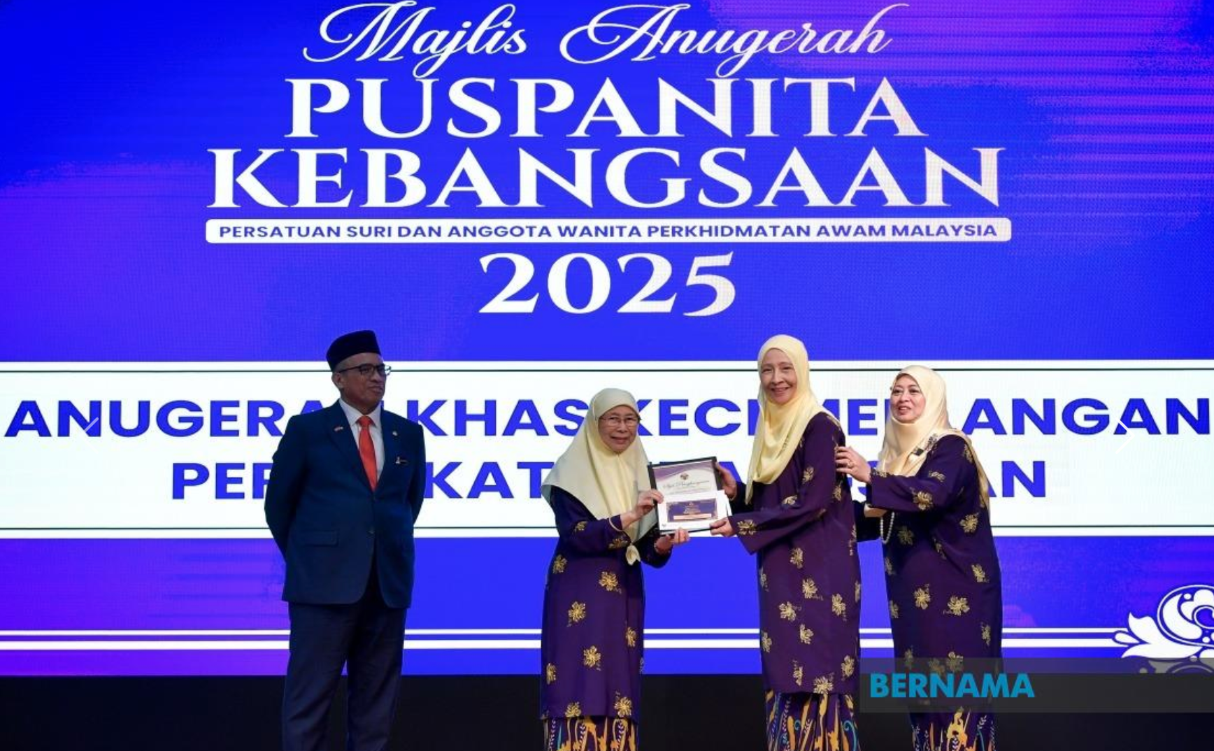 Penjawat awam wanita